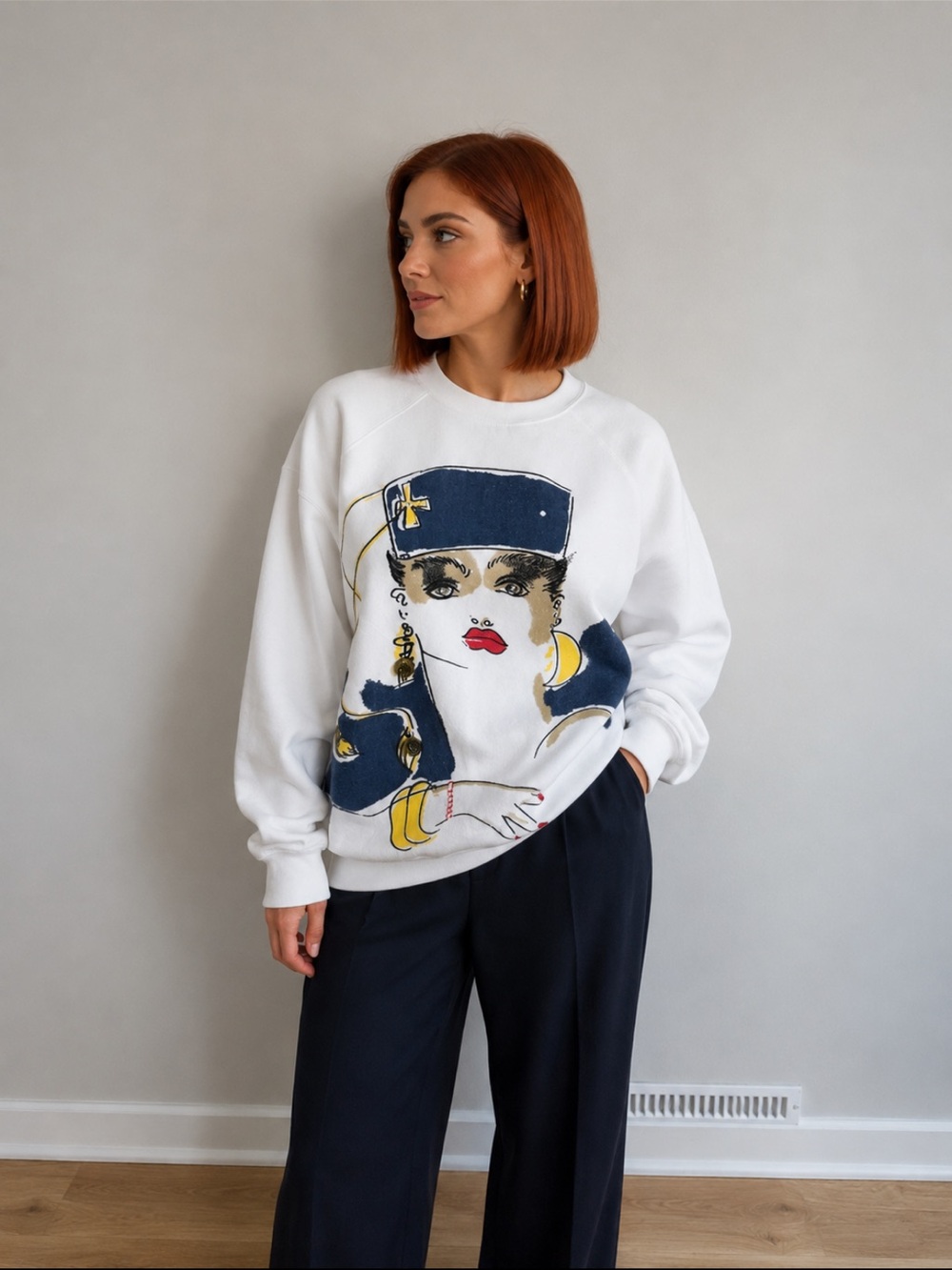 Beautiful White Graphic Crewneck Sweater with Navy and Yellow Portrait❤️L